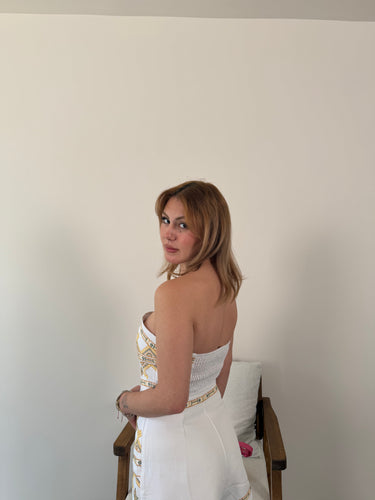 ÖNÜ DÜĞMELİ NAKIŞLI STRAPLEZ CROP